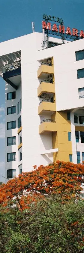 Hotel Maharaja Regency，位于萨塔拉的酒店