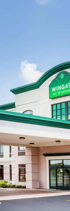 Wingate by Wyndham Peoria - Complimentary Area Shuttle，位于皮奥里亚的酒店