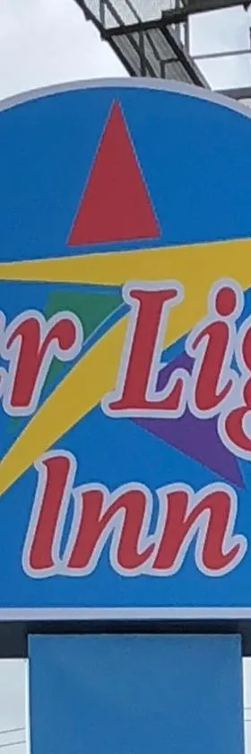 Star Light Inn，位于钱诺夫的酒店