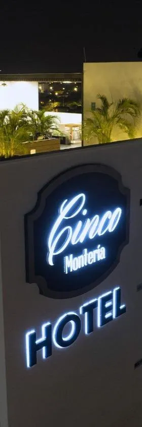 Hotel Cinco Monteria，位于蒙特里亚的酒店