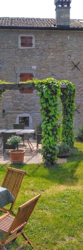 al Merlo Olivo, rural istrian house，位于布耶的酒店