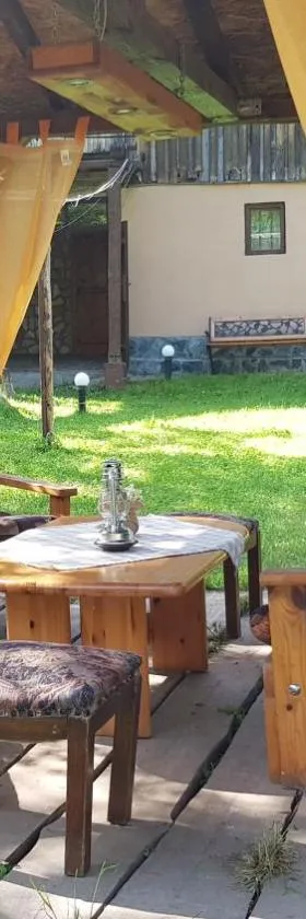 Lion Cottage，位于Chuprene的酒店