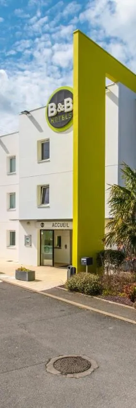B&B HOTEL Vannes Ouest Golfe du Morbihan，位于瓦讷的酒店