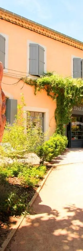 Logis Hotel - Restaurant La Marbrerie，位于Caunes-Minervois的酒店