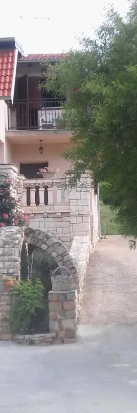 Ruža，位于斯克拉丁的酒店
