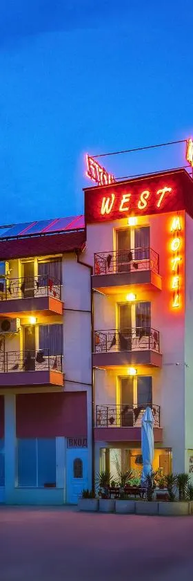 Hotel West，位于布拉戈耶夫格勒的酒店