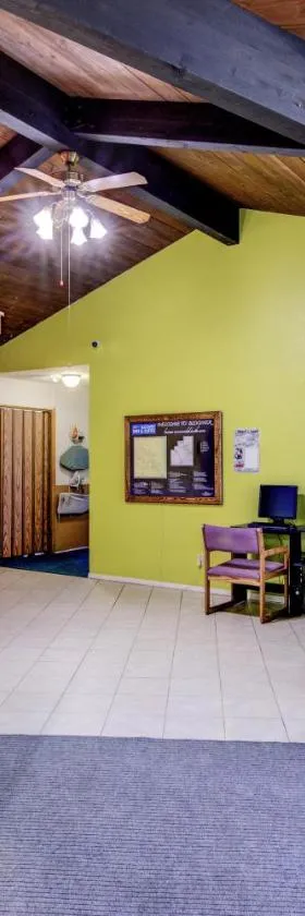 Bloomer Inn & Suites，位于Bloomer的酒店