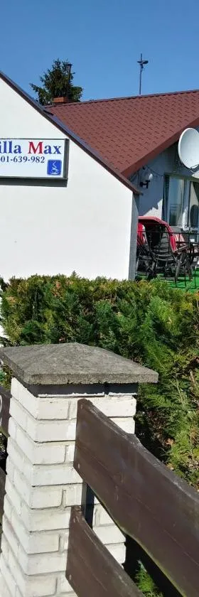 Max，位于茹科夫的酒店