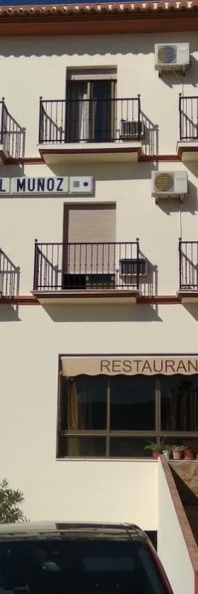 穆尼奥斯酒店，位于莫特里尔的酒店