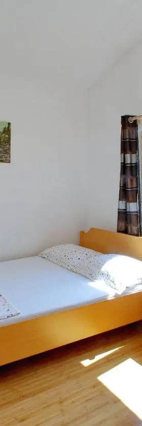 Pansion Marta，位于比比涅的酒店