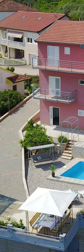 Apartments Neda，位于普洛切的酒店