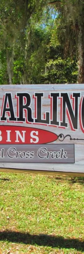 The Yearling Cabins，位于Cross Creek的酒店