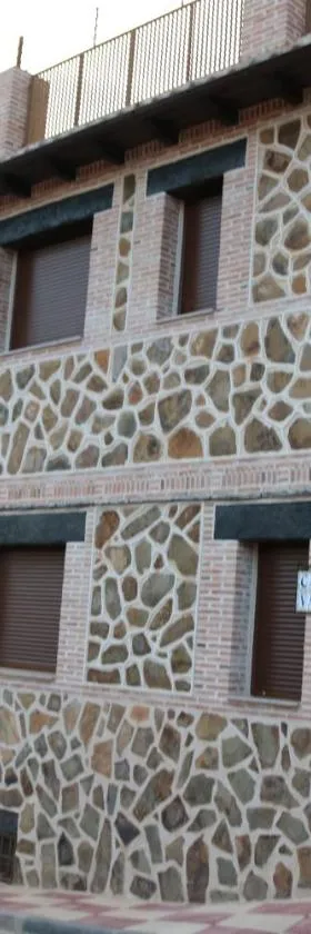 Casa Rural "Vallecasar"，位于Los Navalucillos的酒店