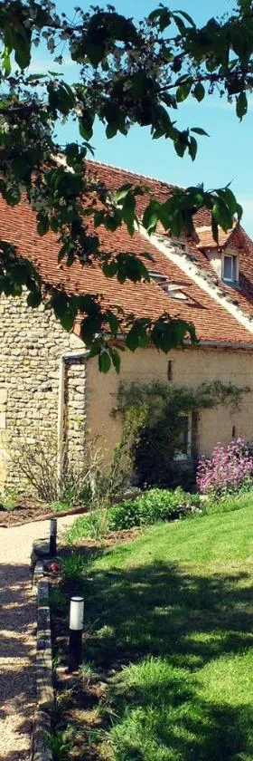 Le Thé au Jardin，位于Saint-Julien-de-Civry的酒店