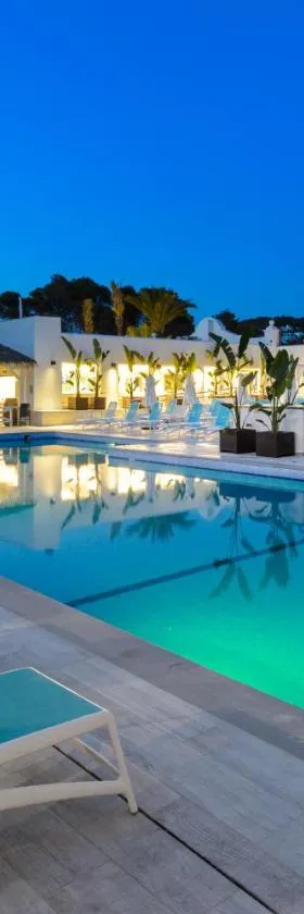 Hotel Vibra Cala Tarida-3SUP，位于卡拉塔瑞达的酒店