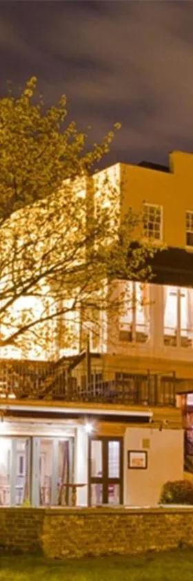 Royal Hotel, Bar & Grill，位于珀弗利特的酒店