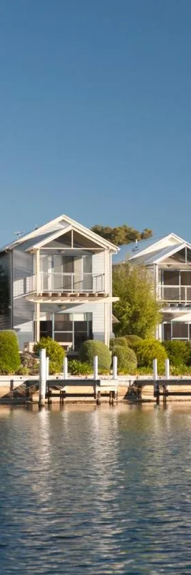 Captains Cove Resort - Waterfront Apartments，位于佩恩斯维尔的酒店
