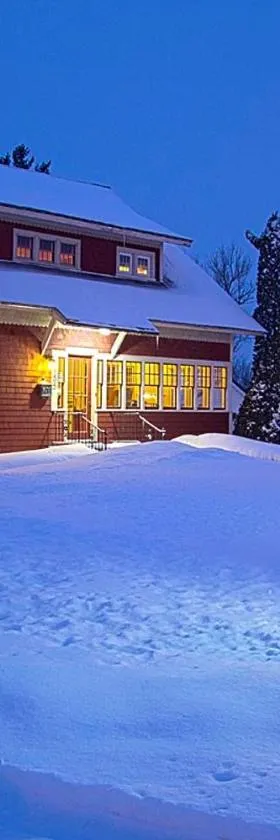 Old Iron Inn Bed and Breakfast，位于Caribou的酒店