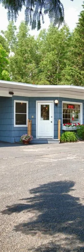 Whispering Winds Motel，位于奥本的酒店