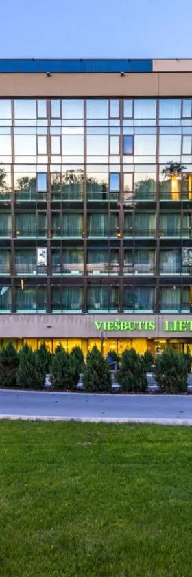 列图瓦SPA豪华酒店列图瓦，位于德鲁斯基宁凯的酒店