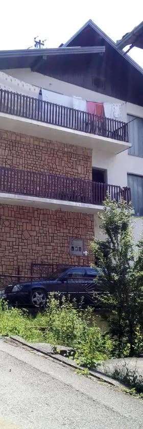HM - konak，位于Srebrenica的酒店