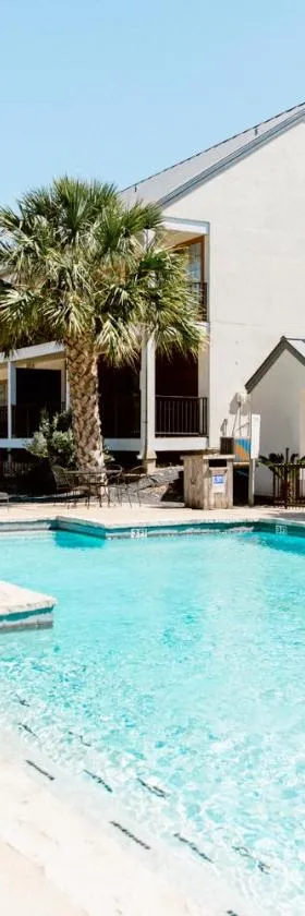 Hillside Boutique Hotel，位于Castroville的酒店