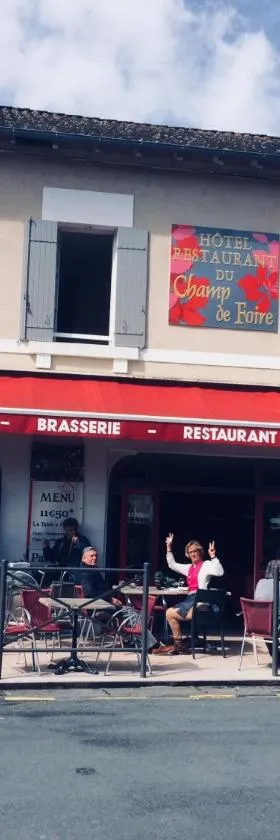 Logis Hotel Du Champ De Foire，位于Saint-Aulaye的酒店