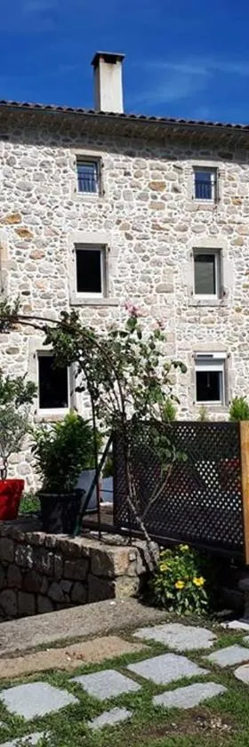 Le Mas de la Musardiere chambres d hotes，位于Les Assions的酒店