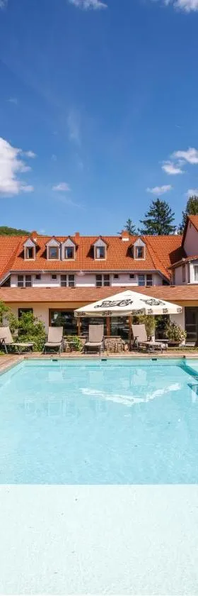 Nomad Hotel & Glamping，位于诺茨瓦约的酒店