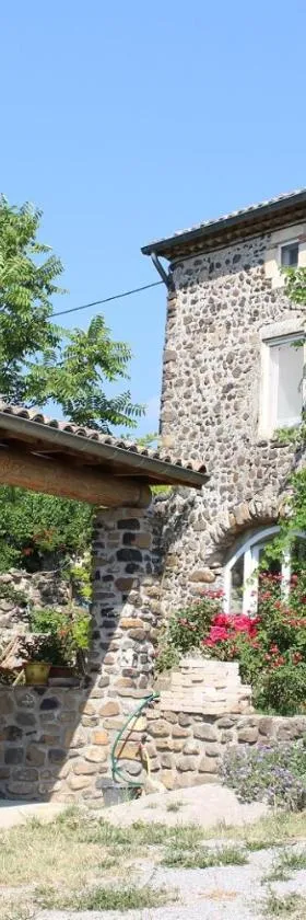 L'Attrape Reve，位于Saint-Vincent-de-Barrès的酒店
