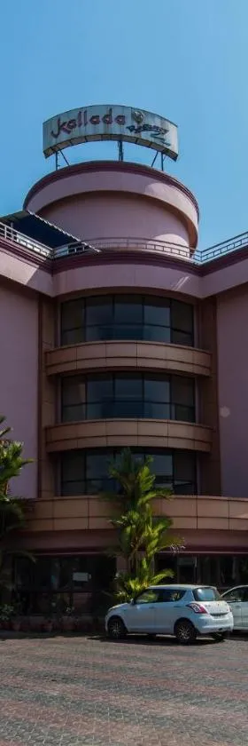 Kallada Regency，位于Irinjālakuda的酒店