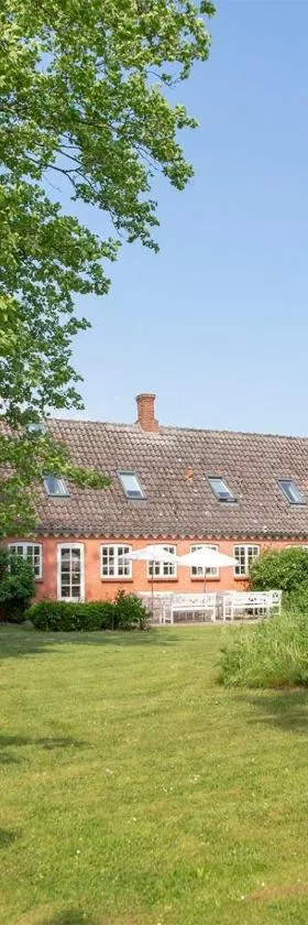 Mellem-rummet Guesthouse & Glamping，位于Tanderup的酒店