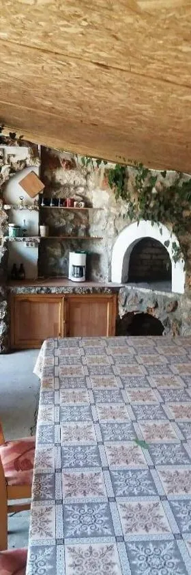 Къща за гости ДАНИ 2，位于沙布拉的酒店