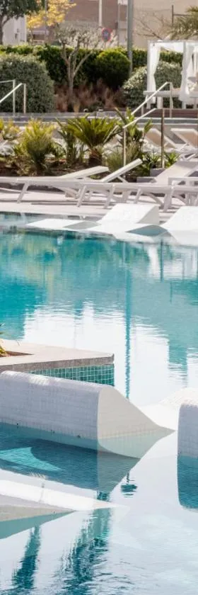 AQUA Hotel Silhouette & Spa - Adults Only，位于马尔格莱特德玛的酒店