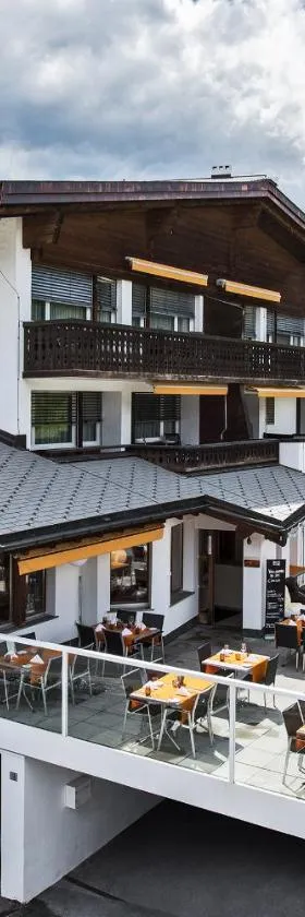 奇萨餐厅酒店，位于弗利姆斯的酒店