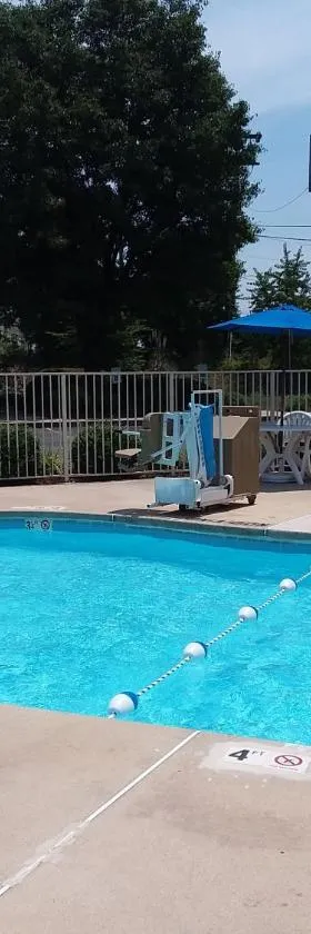 Knights Inn Burlington NC，位于伯灵顿的酒店