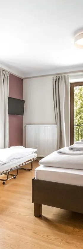 Hotel Mandát，位于Hradištko的酒店