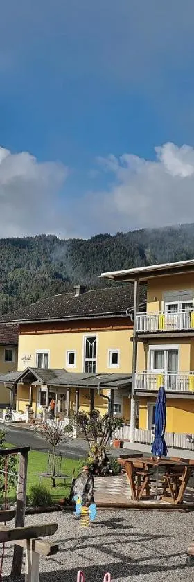 Hotel Garni Zerza，位于特洛普拉赫的酒店