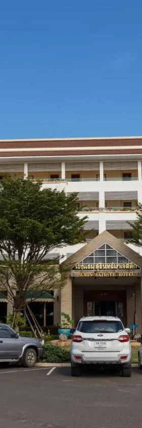 Surin Majestic Hotel，位于素辇府的酒店