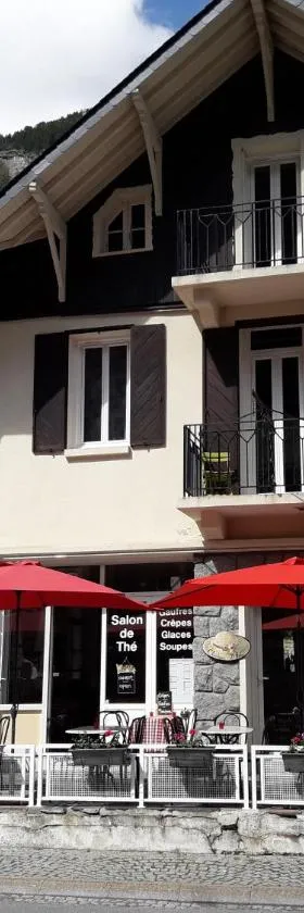 Chambres d'hôtes L'Astazou，位于加瓦尔尼的酒店