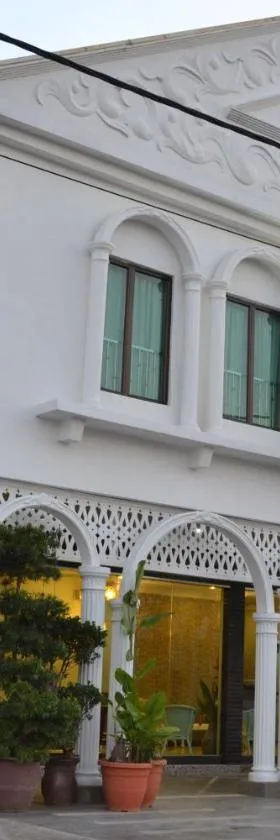 HOTEL SHAFURA 1，位于Cukai的酒店