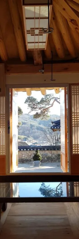 桔空传统小屋旅馆，位于安东市的酒店