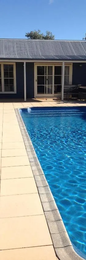 Amazing Views Pet Friendly Bed and Breakfast，位于亚斯的酒店