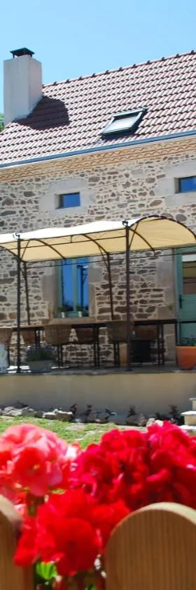 Chambres d'Hôtes Maison Balady，位于Bellenaves的酒店