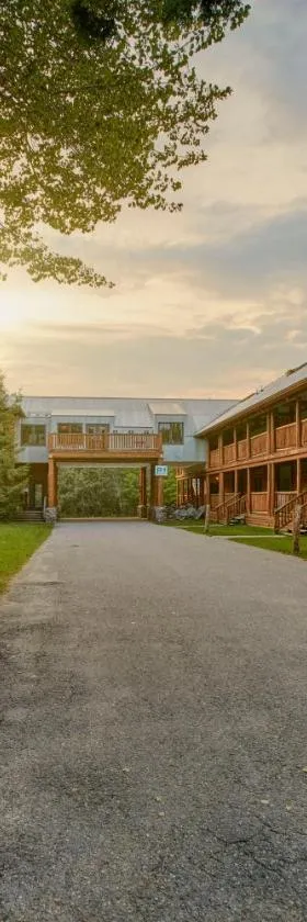Drummond Island Resort，位于Drummond的酒店