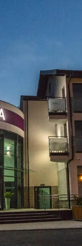Hotel Oskar Business & Spa，位于普瓦维的酒店