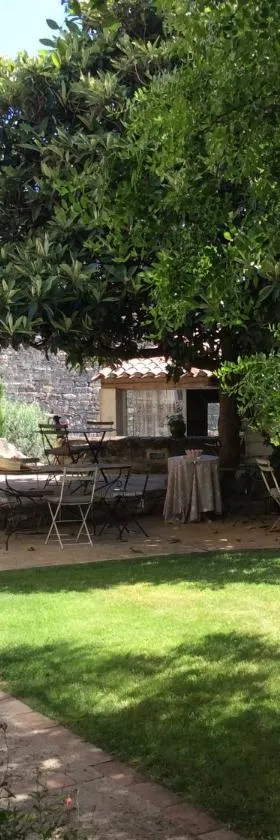 Le Posterlon，位于Caumont-sur-Durance的酒店