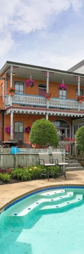 Greystone Manor Bed & Breakfast，位于手中鸟的酒店