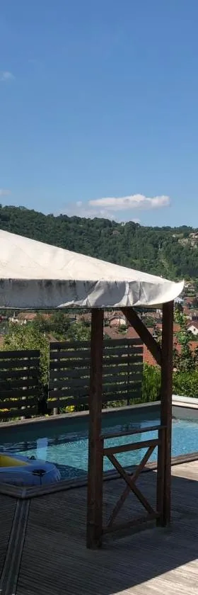 B&B Les Hauts d'Ornans，位于奥尔南的酒店