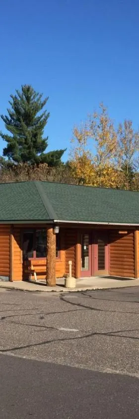 Northwoods Inn & Suites Minocqua，位于米诺阔的酒店